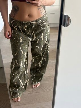 Low rise, baggy, army